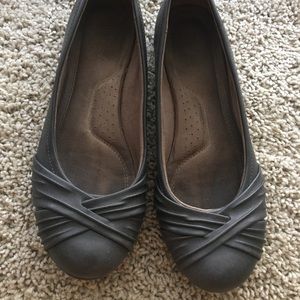 Natural Soul size 8 charcoal ballet flats